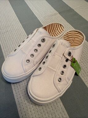 Taos Footwear Slip-On Canvas Mules in White